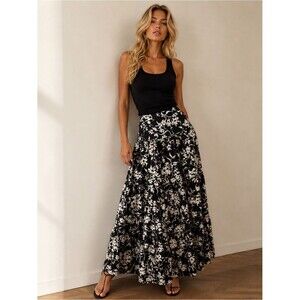 Black & White Floral Tiered Maxi Skirt
Brand: Express XXS